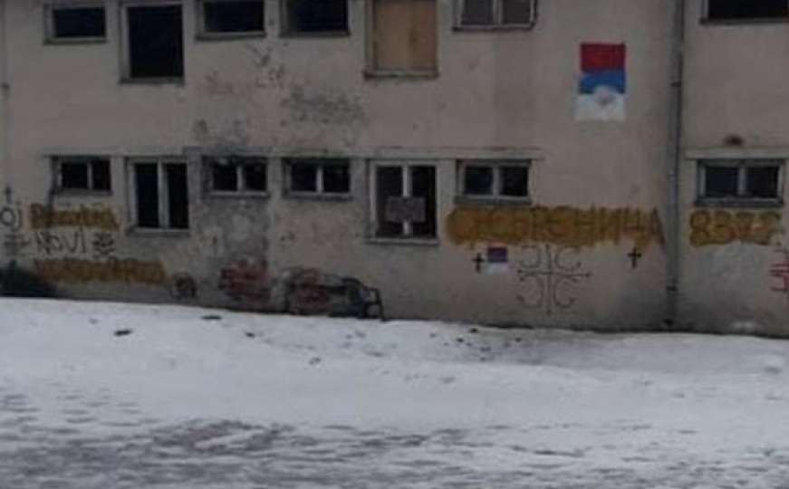 Zastrašujući grafiti osvanuli u Crnoj Gori: Veličaju Arkana, genocid u Srebrenici...