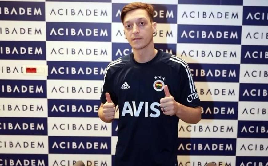 Ozil potpisao za klub za koji navija od malih nogu: Nosit će zanimljiv broj na dresu