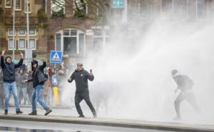 Neredi u Nizozemskoj, demonstranti zapali laboratoriju za testiranje