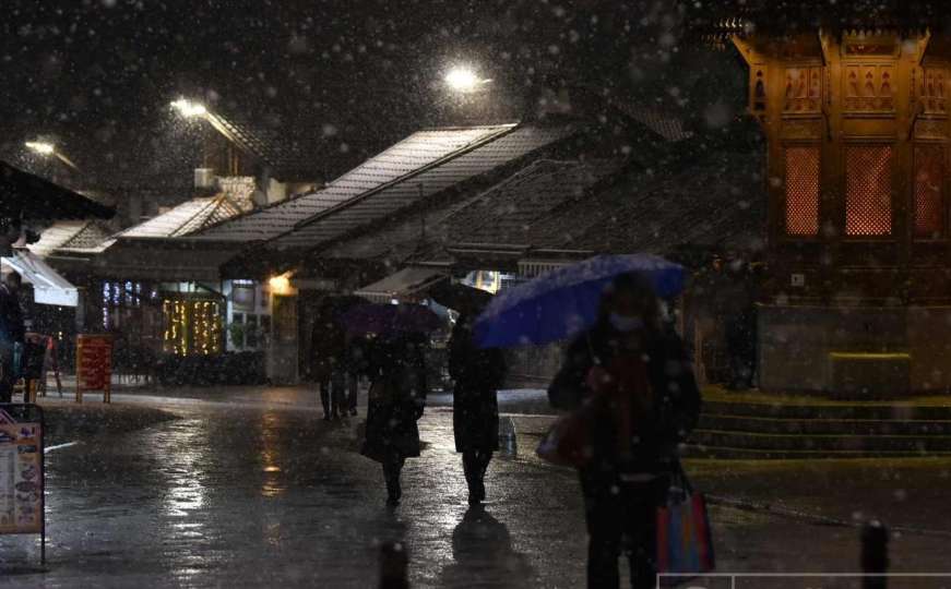 Snijeg opet zabijelio grad: Pogledajte kako je večeras u Sarajevu