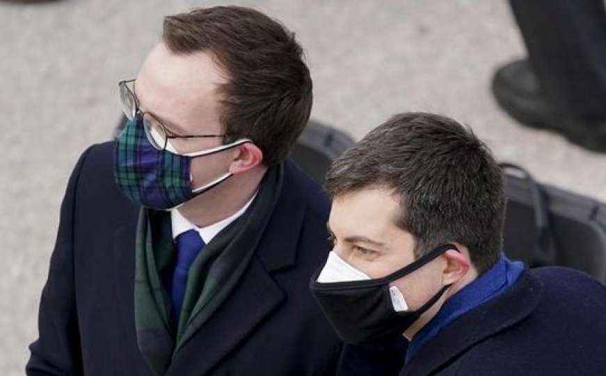 Dr. Fauci odgovorio na pitanje - da li sad trebamo nositi dvije zaštitne maske?