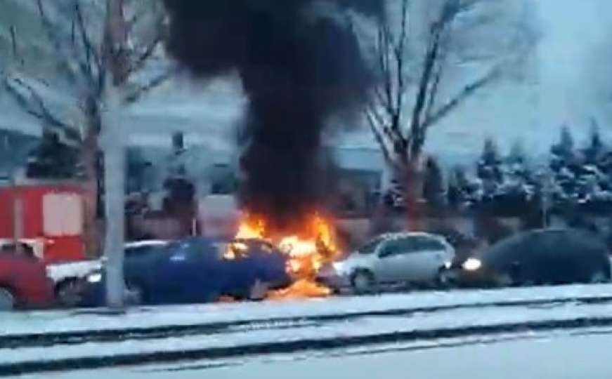 Zapalilo se vozilo u vožnji u Sarajevu
