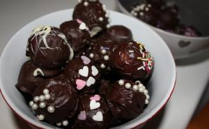 S mlijekom "eksplodiraju" u vruću čokoladu: Napravite hit-bombe od tri sastojka 