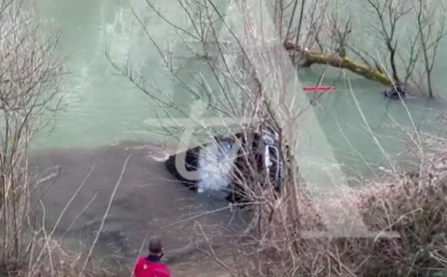 Nesreća na putu Banja Luka - Jajce: Sletio vozilom u jezeru