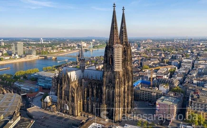 Pobuna sveštenika u Njemačkoj, vjernici masovno napuštaju crkvu