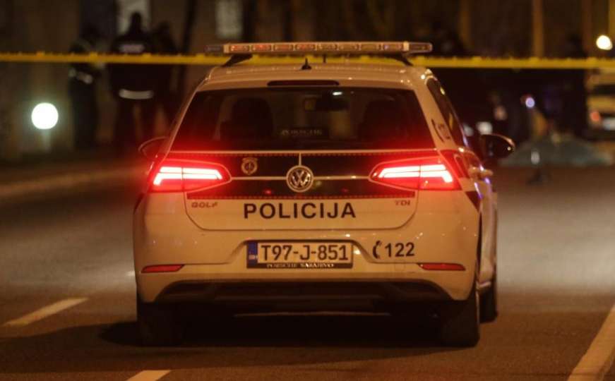 MUP o nesreći kod Sarajeva: Jedan vozač teško povrijeđen, drugi uhapšen