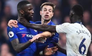 Derbi u Londonu, Pijetlovi protiv Plavaca