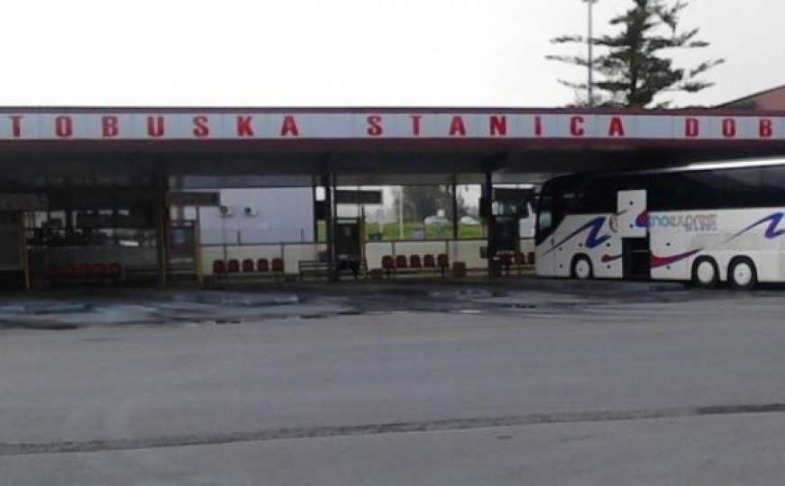 Nova tragedija u BiH: Muškarac poginuo na autobuskoj stanici