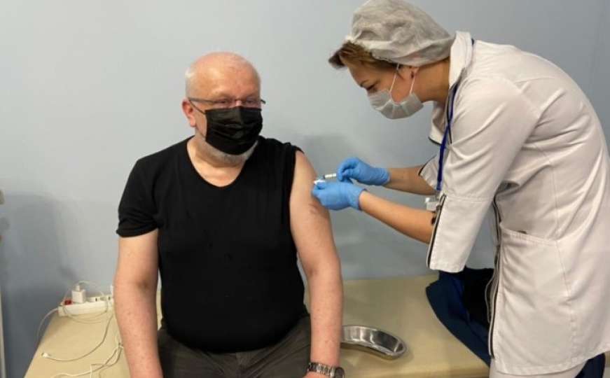 Haris Pašović u Moskvi primio vakcinu Sputnik V