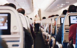 Stjuardesa otkriva šta se dešava ako putnik premine u avionu tokom leta