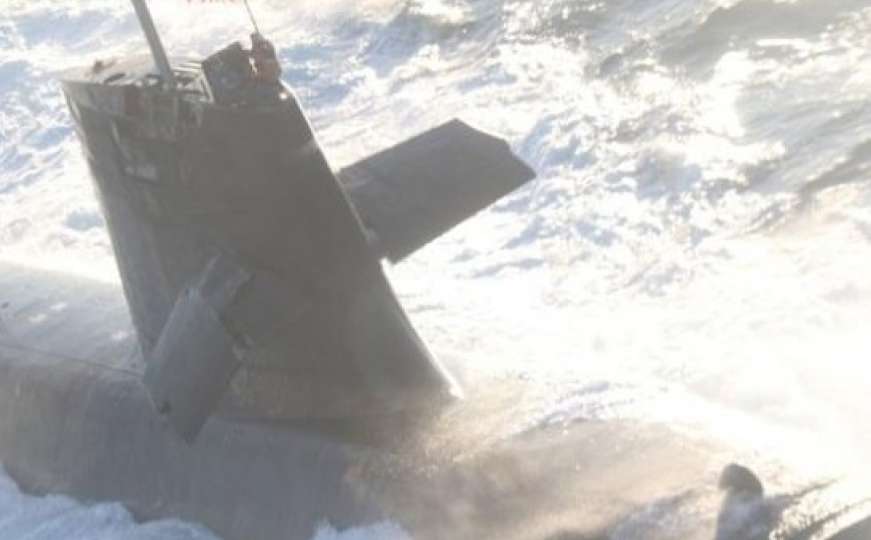 Sudarila se podmornica s brodom, ima povrijeđenih