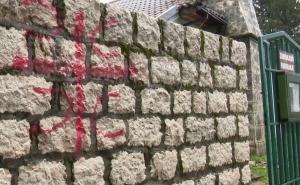 “Nikšić biće Srebrenica”: Sramni grafiti na zidu džamije