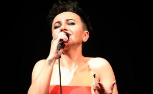 Fantastična Amira Medunjanin i "Ah, što ćemo ljubav kriti"