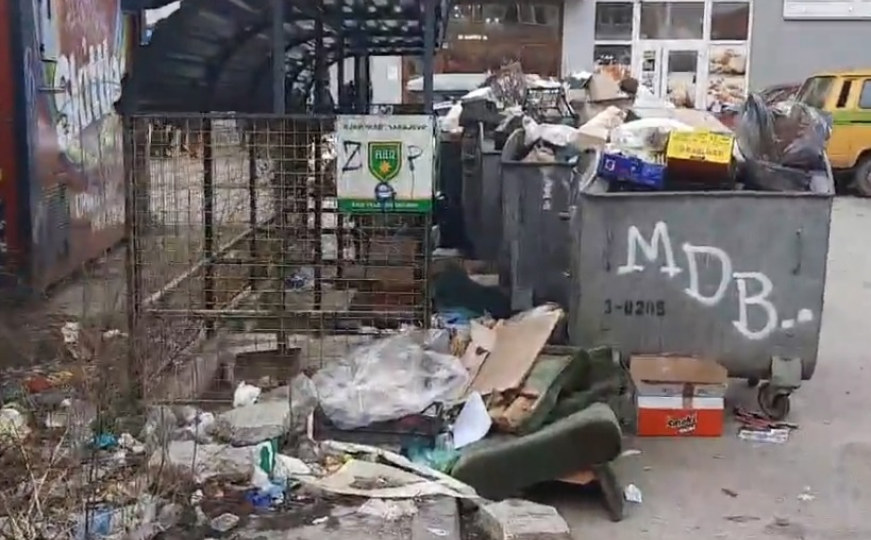 Pogledajte smeće u sarajevskom naselju: Kontejneri radnim danima pretrpani otpadom