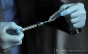 SAD ubrzava vakcinisanje, uskoro i u apotekama