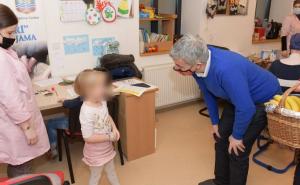 Mandić i srednjoškolci posjetili Centar Colibri: Šta znači voljeti i poklanjati 