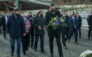 Uoči sastanka o bojkotu izbora: Lideri stranaka odali počast žrtvama genocida