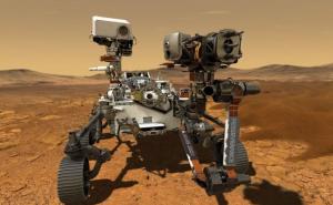 Maleni robot je upravo sletio na Mars u krater Jezero!