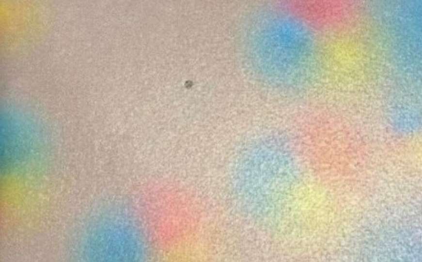 Optička iluzija: Gledajte ovu sliku 10 sekundi i boje bi trebale nestati