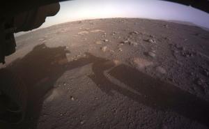 Maleni rover s Marsa poslao prve fotografije Jezera u boji