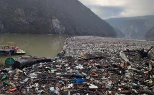 Euronews o gomilama smeća u rijeci Drini: Problem koji uzrokuje ekološku katastrofu