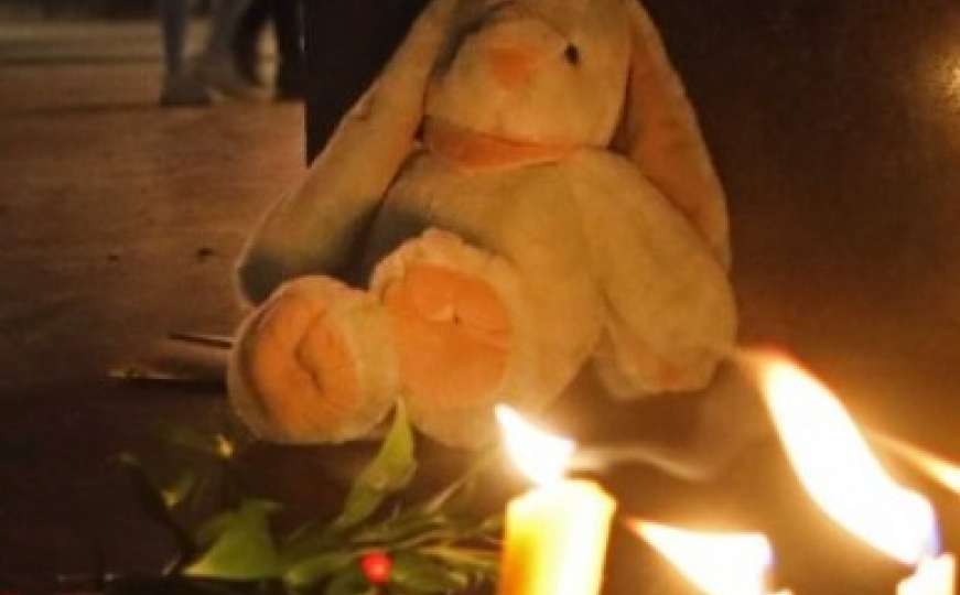 Ugašena svjetla na Gradskoj kući: Dan žalosti u Novom Sadu zbog smrti Balaševića