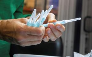 Novim zahtjevima proizvođači cjepiva kupuju vrijeme zbog slabe proizvodnje