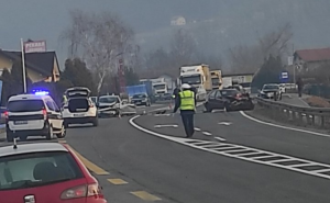 Teška saobraćajna nesreća na putu M-17: Tri osobe povrijeđene