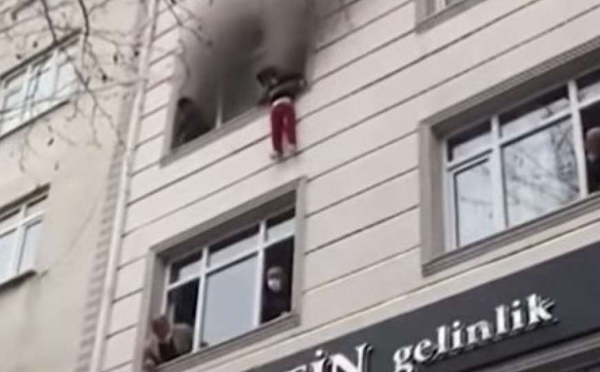 Majka u Turskoj bacila djecu s trećeg sprata kako bi ih spasila od požara