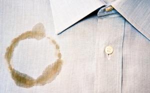 Mrlje od ulja na odjeći očistite bez muke uz dva prirodna sastojka