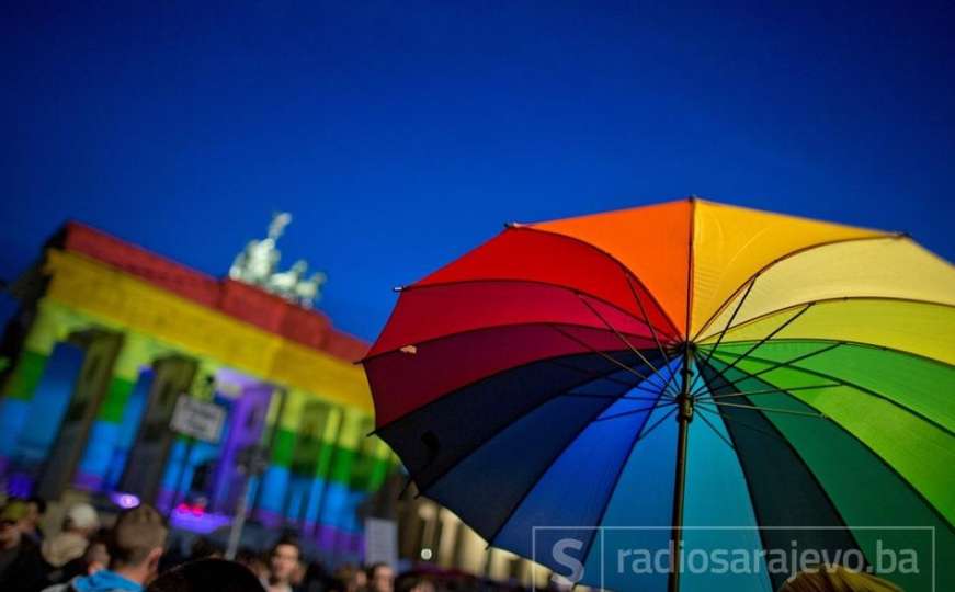 Homofobni napad u Crnoj Gori: LGBT osobi urezali križ na grudima