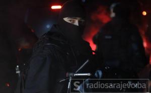 Velika akcija policije u Sarajevu: Prekinuli korona party sa 39 osoba, kazne po 500 KM