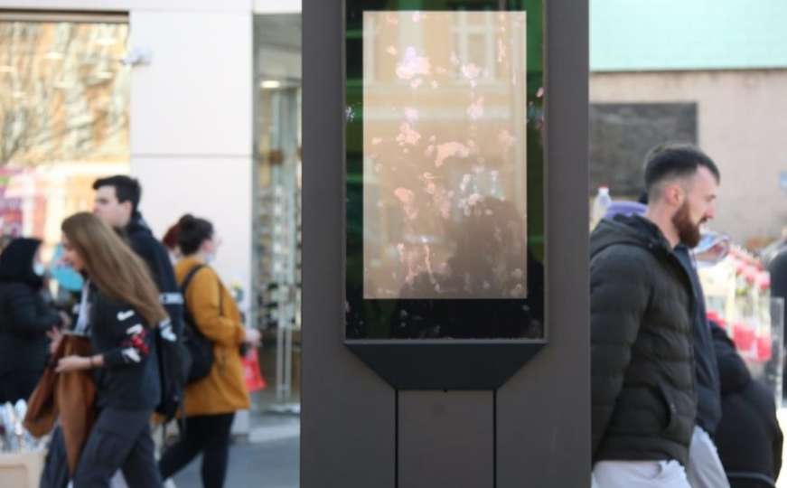 Banjolučani zatečeni: Na reklamnom panou u centru grada prikazan porno snimak