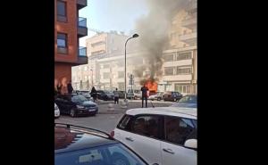 Ogroman dim iznad bh. grada: Gori automobil, policija na terenu 