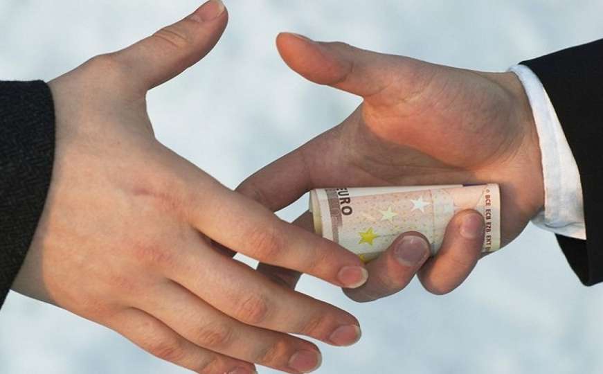 Graničar u BiH primio mito od 50 eura, osuđen na 16 mjeseci zatvora