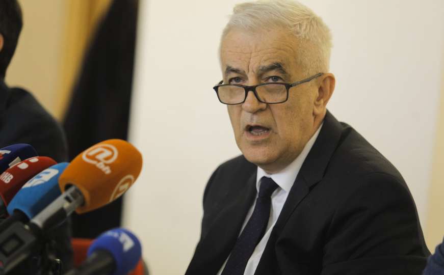Ministar zdravstva FBiH dobio vakcinu u Mostaru: "Kao političar, morao sam dati primjer"