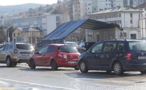 Velike gužve za drive-in testiranje na COVID u Sarajevu