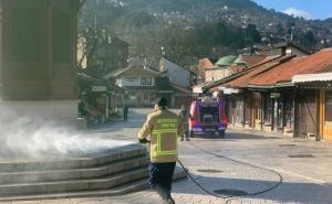 Vratnički vatrogasci uradili dezinfekciju Baščaršijskog trga