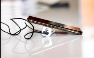 Punjenje baterije telefona preko noći nije dobra ideja, a postoji i razlog zašto