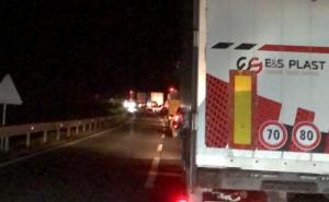 Još jedna nesreća u BiH: Udes tri vozila, jedna osoba povrijeđena