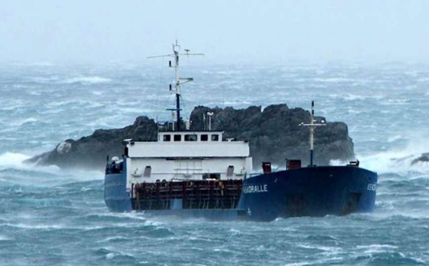 Istra: Veliki teretni brod se usred plovidbe zabio u obalu