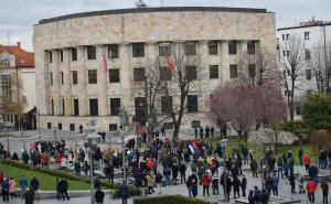 Protesti ugostitelja u Banjoj Luci: Policija ih rastjeruje