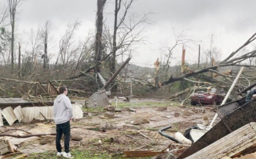 Najmanje pet osoba ubijeno tokom tornada u Alabami