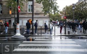 Pariz: Ljekari traže potpuni lockdown, plaše se da će morati birati koga liječiti