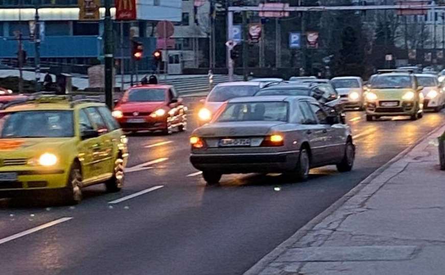 Bizarna situacija u centru Sarajeva: Vozio u suprotnom smjeru