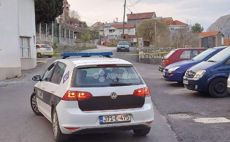 Kasno sinoć bačena bomba ispred kuće u Mostaru: Policija na terenu