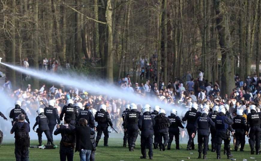 Nemiri u Briselu: Policija vodenim topovima rastjerala skup 