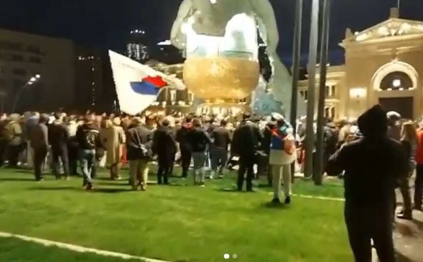 Učesnici skupa "Protest za slobodu" zaigrali kolo u Beogradu