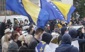 Emotivne poruke ispred Vlade FBiH: Neću da idem u Srbiju, hoću svoju državu