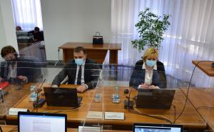 Vlada FBiH odlučila: Veliki broj državnih službenika ide na godišnji odmor